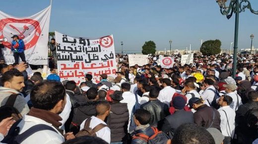 الأساتذة المتعاقدون يعودون للاحتجاج بشوارع المغرب وخمس نقابات تعليمية تعلن إضرابا لمدة يومين