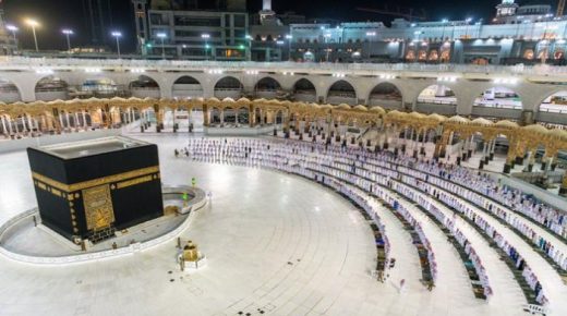 السعودية تسمح بالصلاة في المسجد الحرام بعد 7 أشهر من الإغلاق