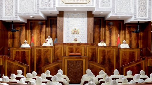 SM le Roi prononce un discours devant les députés à l'occasion de l'ouverture de la 10-ème législature