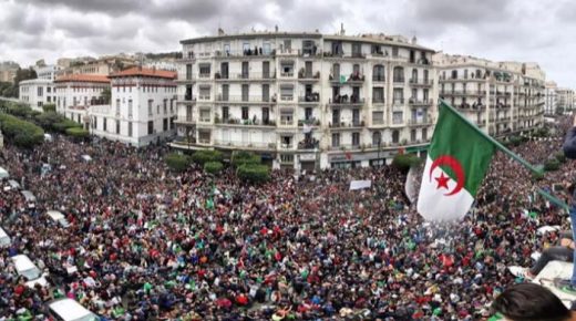 الحراك الشعبي الجزائري يحقق الوحدة الوطنية والجنرالات يشكلون خطرا عليها