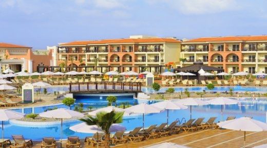 التطبيع يصل قطاع السياحة.. مجموعة فنادق إسرائيلية تتجه للإستثمار بالمغرب من خلال شراء 10 مؤسسات فندقية مغربية!
