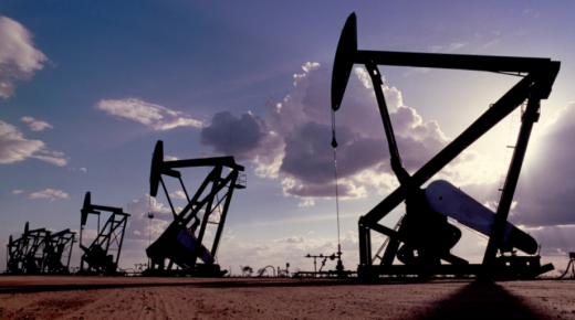 تراجع أسعار النفط تحت ضغط ضعف الطلب
