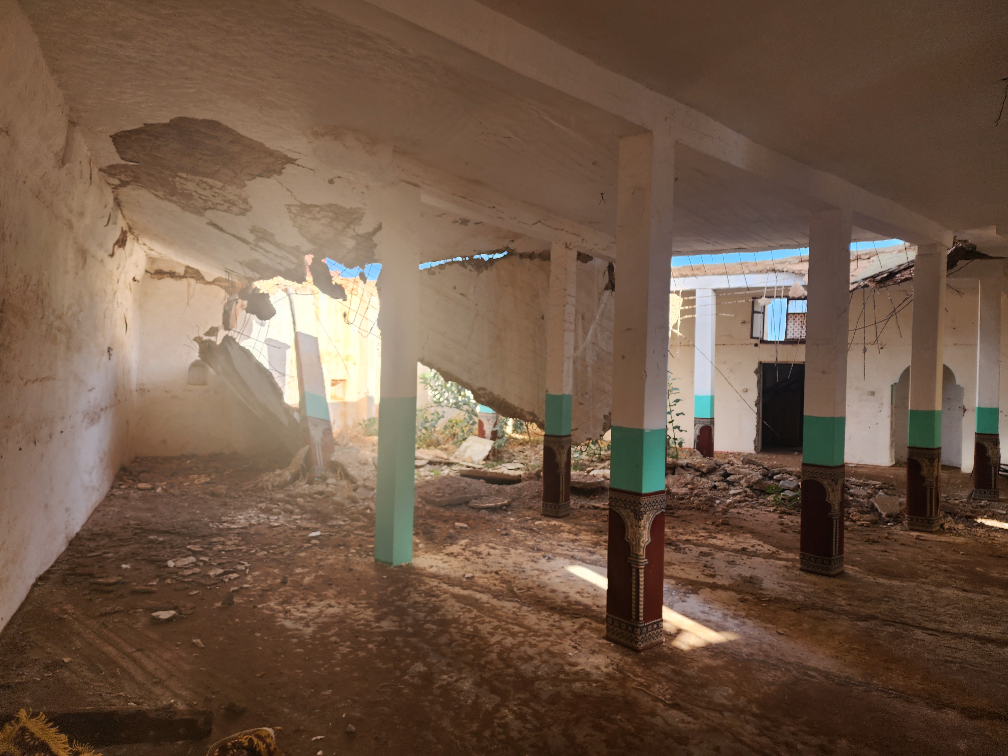 دوار شلوح بمنطقة عبدة.. مسجد تساقطت جدرانه، وشح في المياه